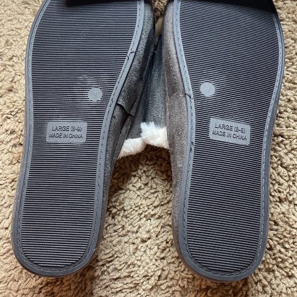 kooba | Memory Foam Fuzzy Slip On Slippers Size Large 8-9 NWT - Picture 4 of 6